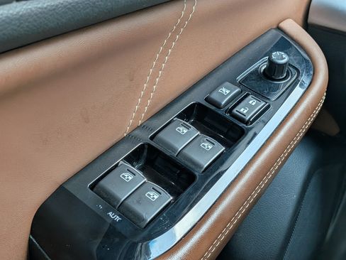 Used 2018 Subaru Outback 2.5i Touring AWD/4WD image 23