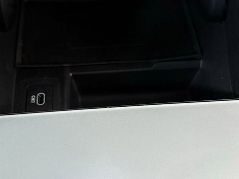 Used 2024 Land Rover Range Rover Velar S image 37