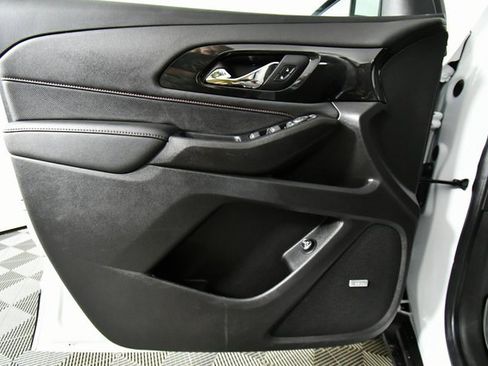 Used 2023 Chevrolet Traverse RS image 21
