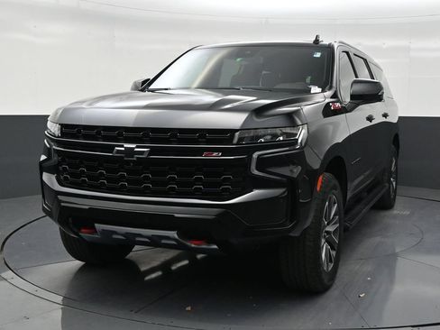 Used 2023 Chevrolet Suburban Z71 w/ Luxury Package AWD/4WD image 8