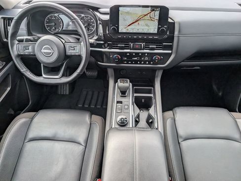 Used 2025 Nissan Pathfinder SL AWD/4WD image 9