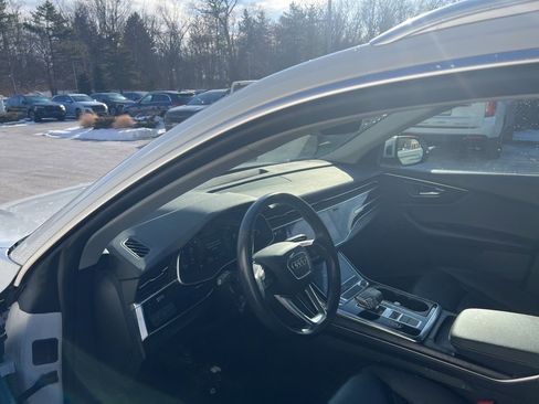 Used 2022 Audi Q8 Premium image 57