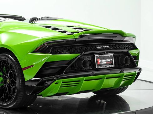 Used 2024 Lamborghini Huracan EVO AWD/4WD image 13