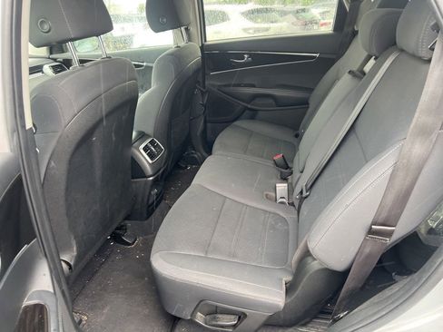 Used 2019 Kia Sorento L FWD image 13