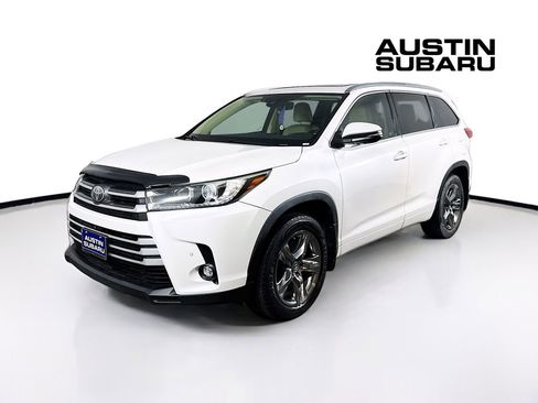 Used 2019 Toyota Highlander Limited Platinum image 3