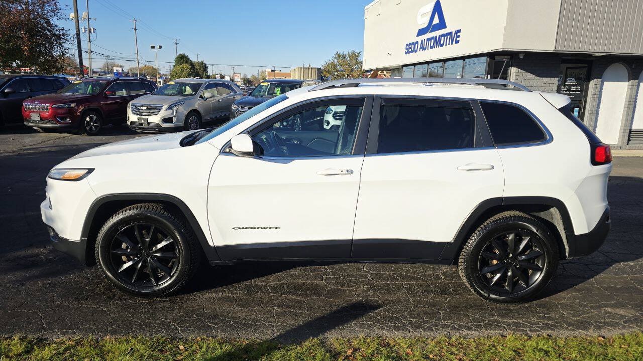 Used 2016 Jeep Cherokee Limited w/ Luxury Group AWD/4WD image 3