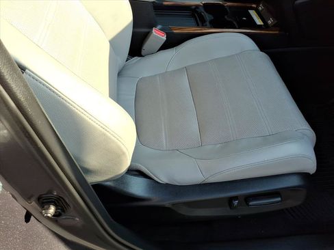 Used 2021 Honda CR-V Touring image 17