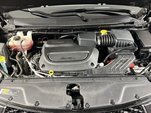 Used 2023 Chrysler Pacifica Touring-L image 30
