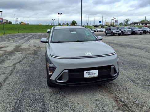 Used 2025 Hyundai Kona SEL FWD image 4