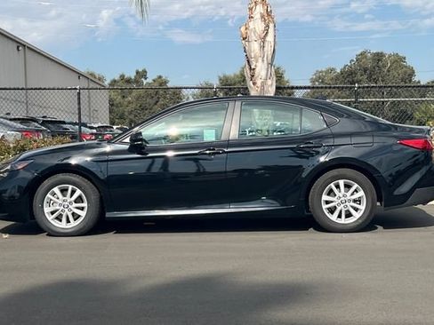 Used 2025 Toyota Camry LE FWD image 7
