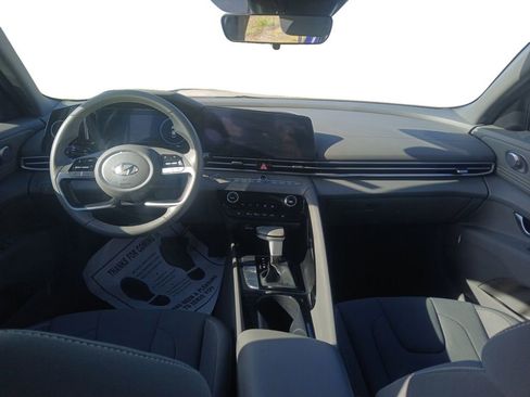 Used 2023 Hyundai Elantra SEL w/ Convenience Package image 12