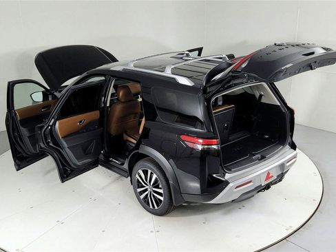 Used 2024 Nissan Pathfinder Platinum w/ Lighting Package (N92) AWD/4WD image 51