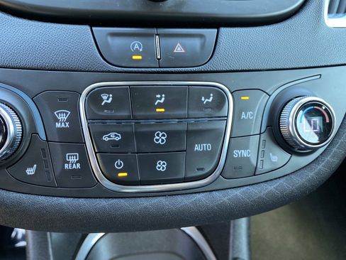 Used 2021 Chevrolet Malibu LT FWD image 12