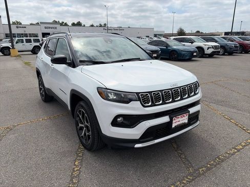 Used 2025 Jeep Compass Limited AWD/4WD image 8