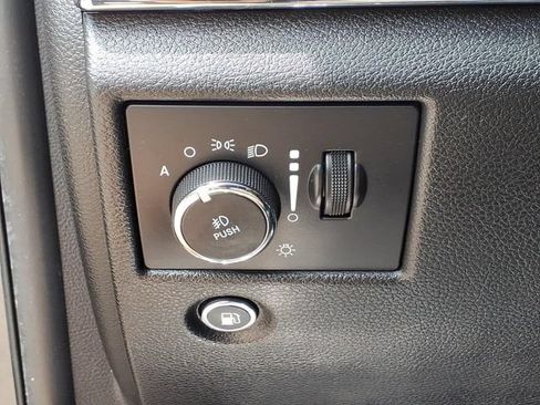 Used 2020 Jeep Grand Cherokee Limited AWD/4WD image 20