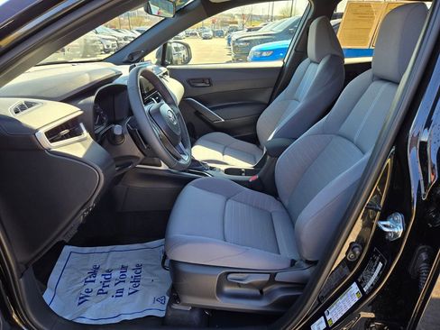 Used 2025 Toyota Corolla Cross AWD Hybrid w/ Moonroof Package image 16
