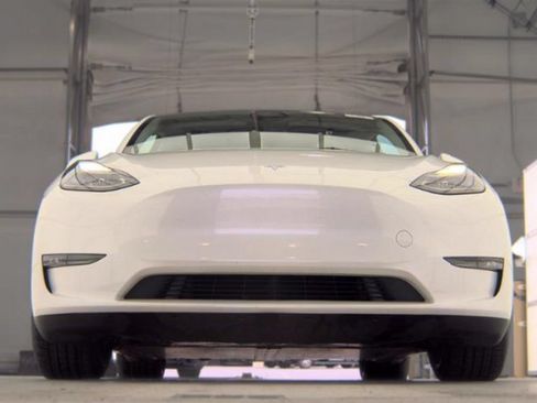 Used 2023 Tesla Model Y Long Range AWD/4WD image 3