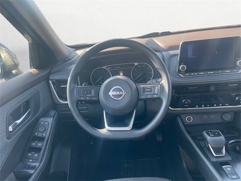 Used 2023 Nissan Rogue SV image 12