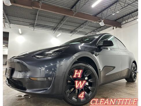 Used 2024 Tesla Model Y Long Range RWD image 1