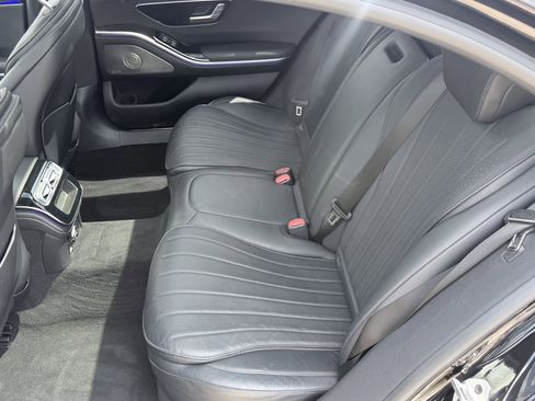 Used 2022 Mercedes-Benz S 580 4MATIC Sedan w/ AMG Line Package image 24