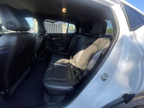 Used 2025 Buick Envista Sport Touring image 25