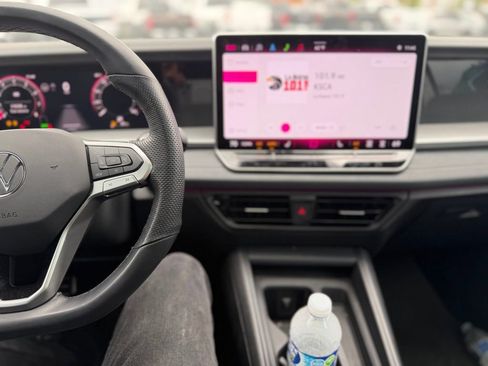 Used 2025 Volkswagen Tiguan SE R-Line image 7