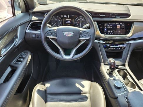 Certified 2022 Cadillac XT6 Premium Luxury w/ Platinum Package image 16