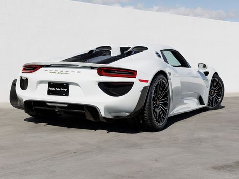 Used 2015 Porsche 918 Spyder image 7