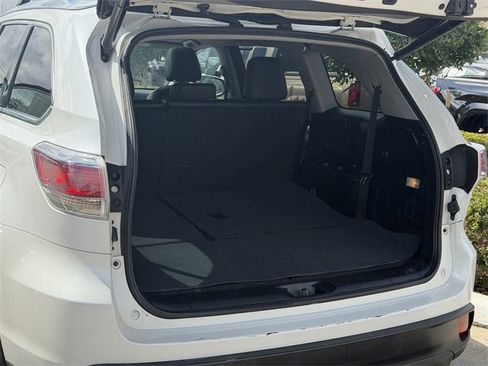 Used 2015 Toyota Highlander XLE image 24