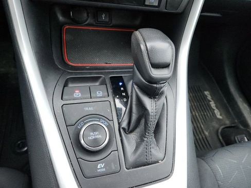 Used 2021 Toyota RAV4 XLE w/ Convenience Package image 14