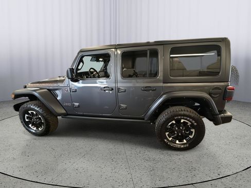 Used 2025 Jeep Wrangler Unlimited Rubicon AWD/4WD image 9