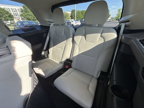 Used 2023 Volvo XC90 B5 Core AWD/4WD image 24