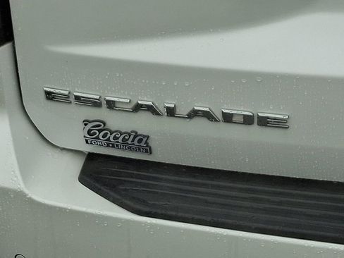 Used 2022 Cadillac Escalade Premium Luxury w/ Performance Package image 31