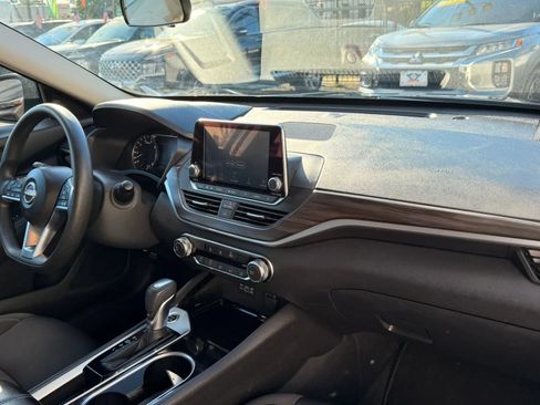 Used 2024 Nissan Altima 2.5 SV FWD image 16