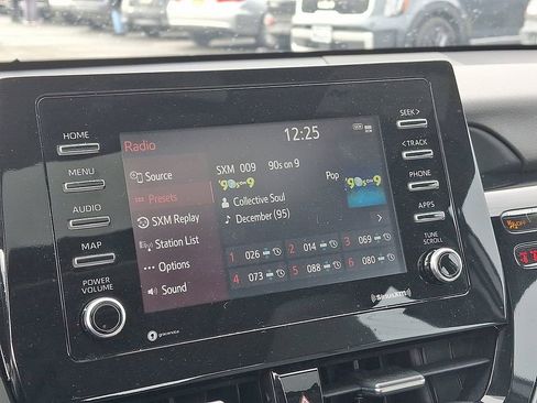 Used 2021 Toyota Camry SE w/ Cold Weather Package image 18