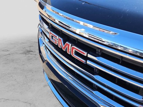 Used 2023 GMC Acadia SLT image 13