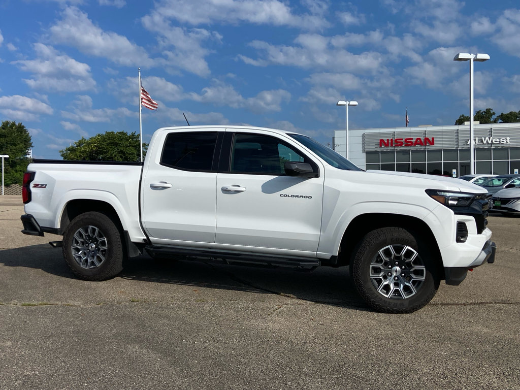 Used 2025 Chevrolet Colorado Z71 AWD/4WD image 1