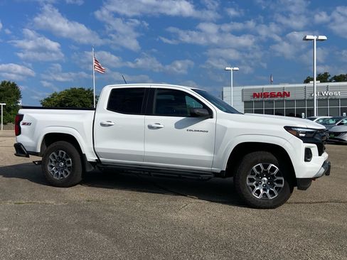 Used 2025 Chevrolet Colorado Z71 AWD/4WD image 1