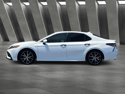 Used 2023 Toyota Camry SE FWD image 7