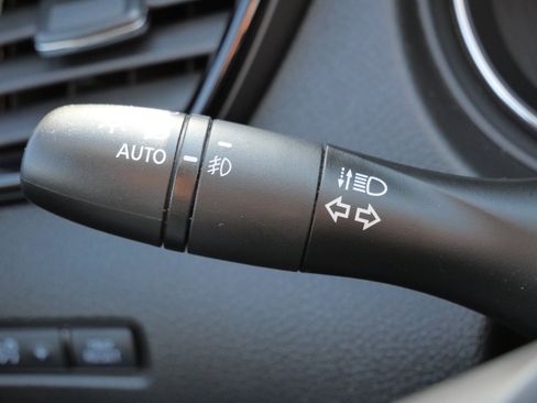 Used 2020 Nissan Rogue Sport SV w/ All-Weather Package image 34