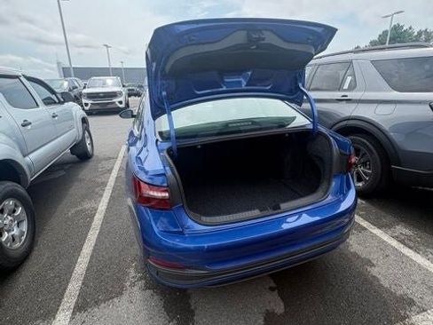 Used 2024 Volkswagen Jetta SE w/ Panoramic Sunroof Package FWD image 9