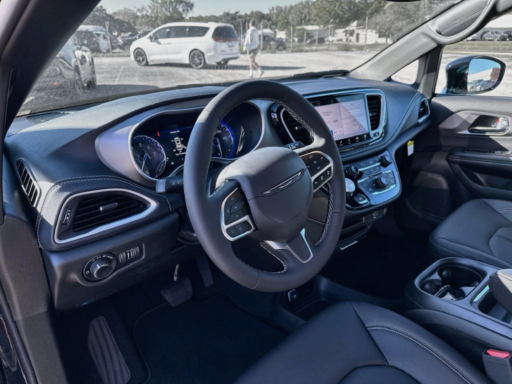New 2027 Chrysler Pacifica Select AWD/4WD image 13
