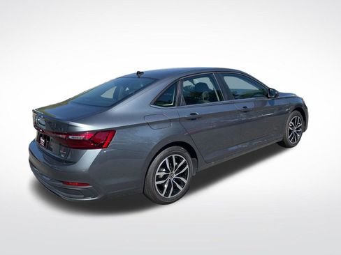 Used 2025 Volkswagen Jetta SE FWD image 5