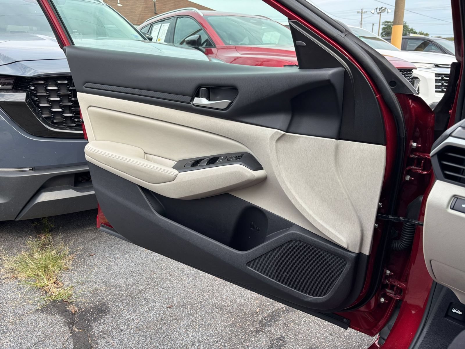 Used 2025 Nissan Altima 2.5 SV FWD image 18
