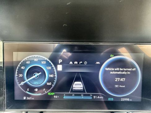 Used 2025 Hyundai Elantra Limited FWD image 15
