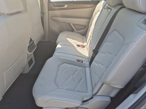 Used 2025 Volkswagen Atlas SE FWD image 27