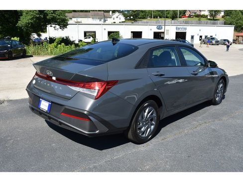 New 2025 Hyundai Elantra Blue image 5