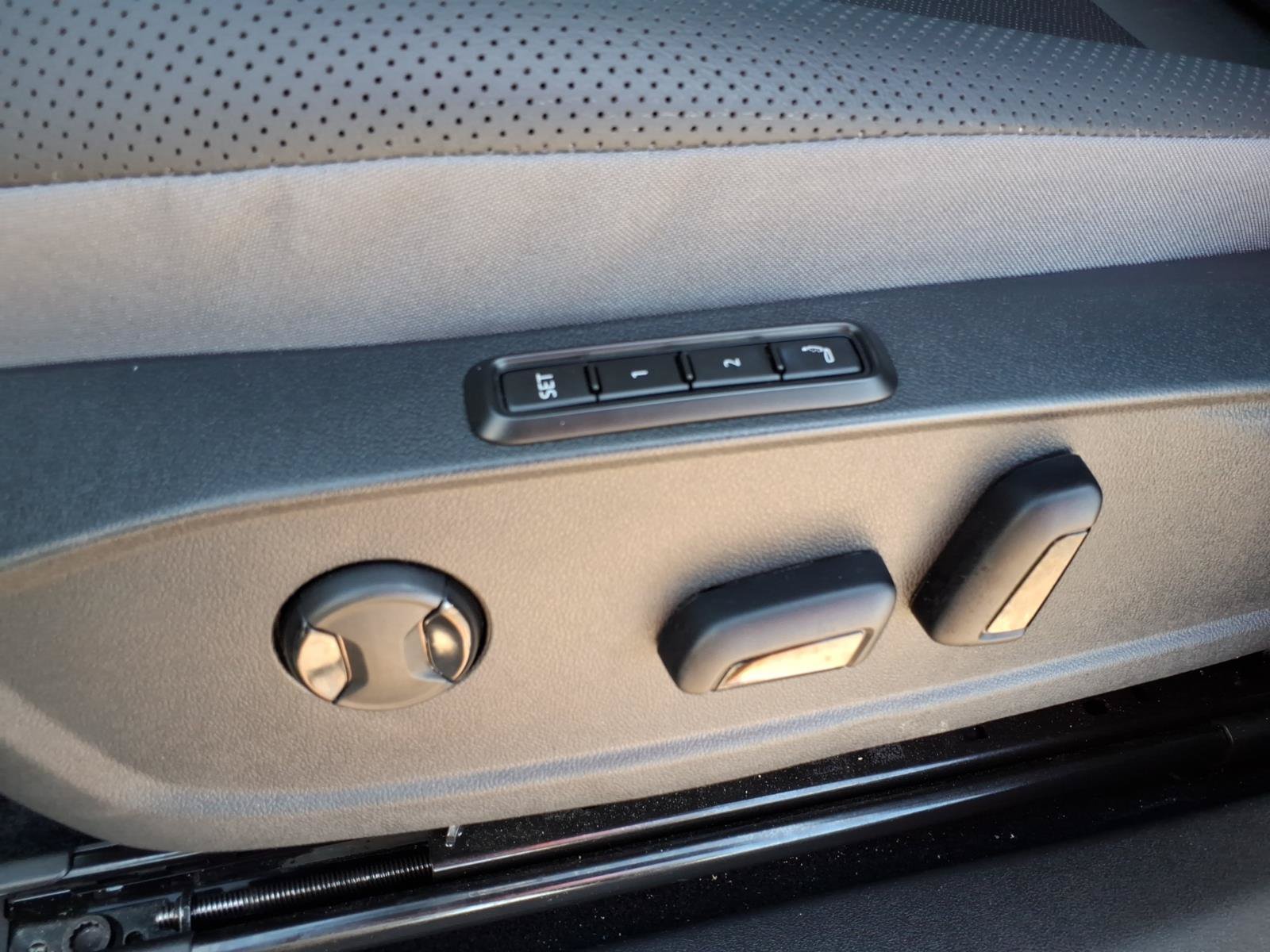 Certified 2025 Volkswagen ID.4 Pro S AWD/4WD image 22