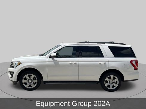 Used 2018 Ford Expedition XLT w/ Equipment Group 202A RWD image 2