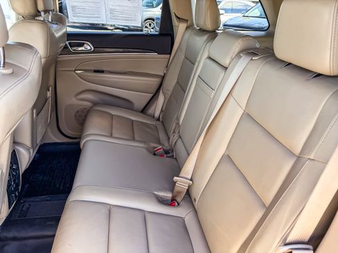 Used 2019 Jeep Grand Cherokee Limited AWD/4WD image 18